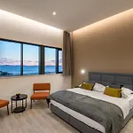 Seascape Luxury בית הארחה